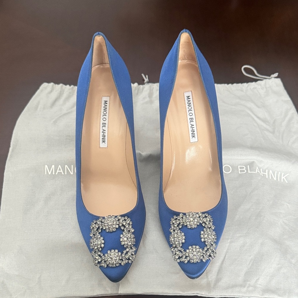 Manolo Blahnik blue satin Hangisi 70